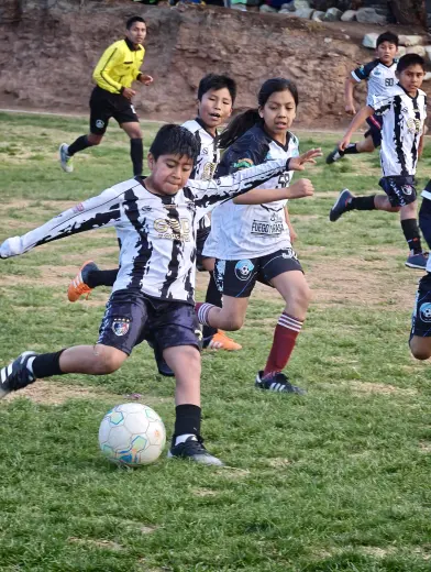 Fotografia del album Club Deportivo Santos Sucre vs Deportivo Milan - La Liga Kids Cup