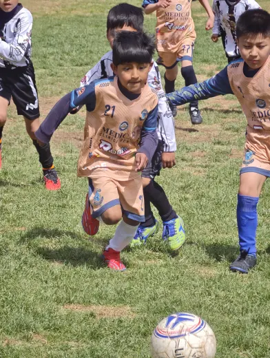 Fotografia del album Club Deportivo Santos Sucre vs Matador Gonzales Futbol Club - La Liga Kids Cup