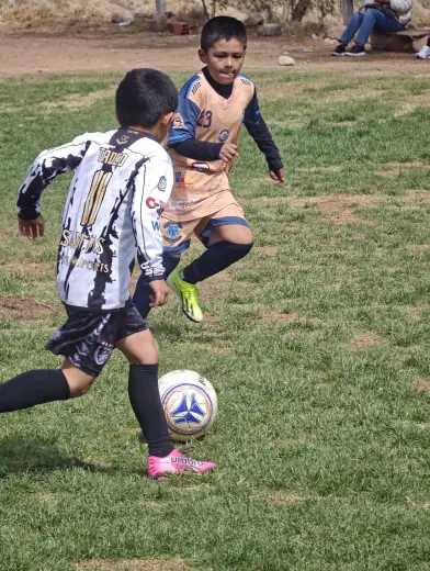 Fotografia del album Club Deportivo Santos Sucre vs Matador Gonzales Futbol Club - La Liga Kids Cup