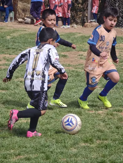 Fotografia del album Club Deportivo Santos Sucre vs Matador Gonzales Futbol Club - La Liga Kids Cup