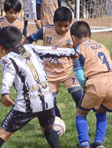 Fotografia del album Club Deportivo Santos Sucre vs Matador Gonzales Futbol Club - La Liga Kids Cup